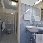 Modern Flat With Balcony In アパート *