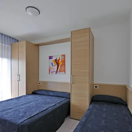 Modern Flat With Balcony In קאורלה