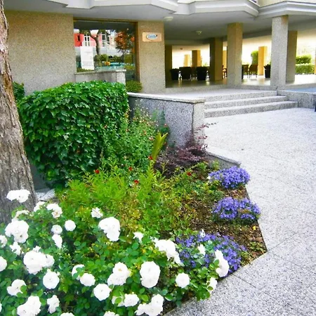 Modern Flat With Balcony In דירה קאורלה